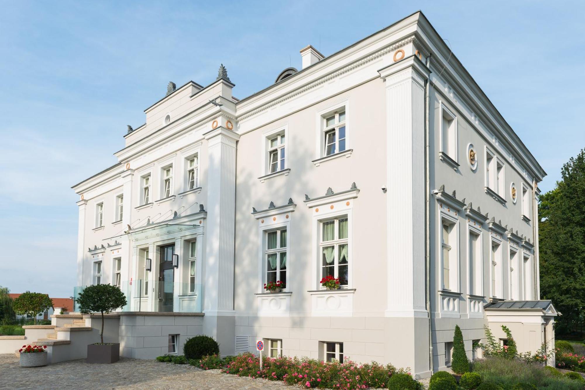 Hotel Jakubus Wilkow  Eksteriør bilde